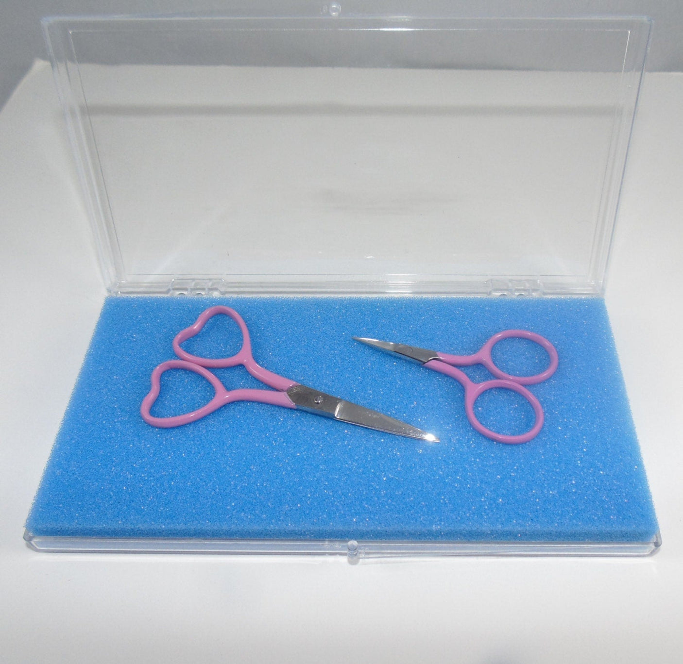 Scissor set of 2. Breast cancer theme